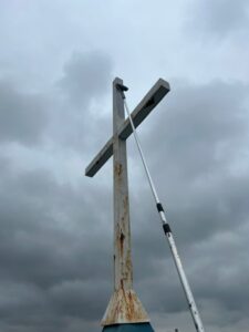 頂点部の十字架の塗装